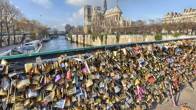 Paris Love Lock Bridge Collapsed, Viral News, OMG News, Trending News, Love Symbol