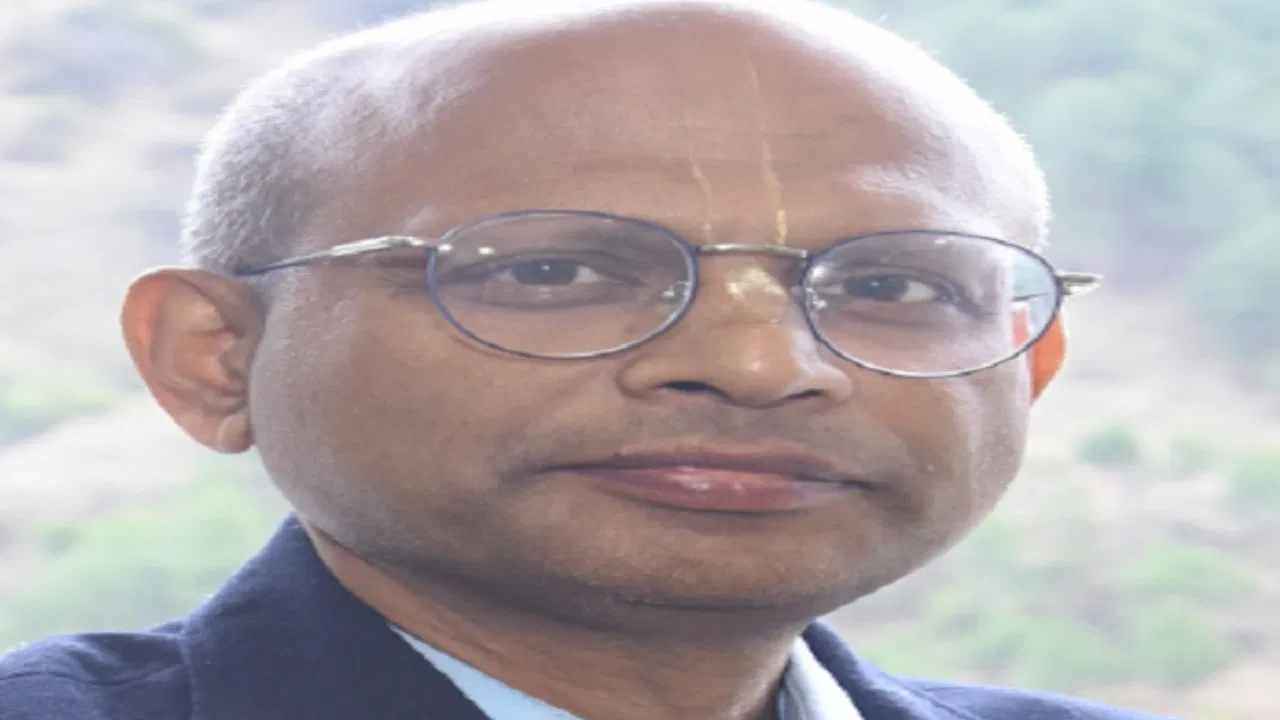 Watch Video: 'मीट खाने के कारण हिमाचल में आई तबाही...' मंडी IIT के डायरेक्टर ने दिया अजीबोगरीब तर्क
