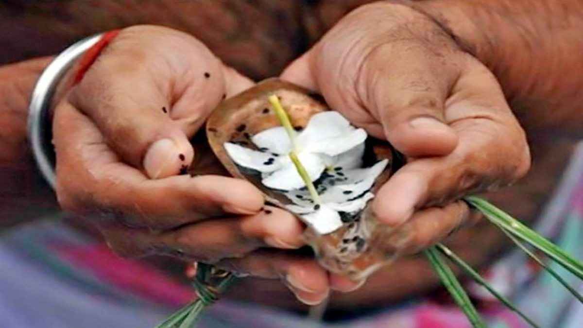 Pitru Paksha 2023: जो लोग नहीं करते पितृ पक्ष में श्राद्ध, तर्पण और पिंडदान; उन्हें पितर देते हैं ये 5 श्राप!