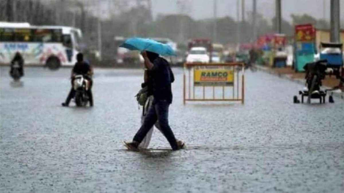 यूपी में बारिश से हाहाकार; अभी 5 दिनों तक जारी रहेगा कहर, 12वीं तक के स्कूल बंद; जानें IMD का ताजा अलर्ट