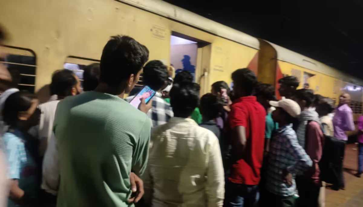 Robbery In Jammu Tawi Train In Jharkhand