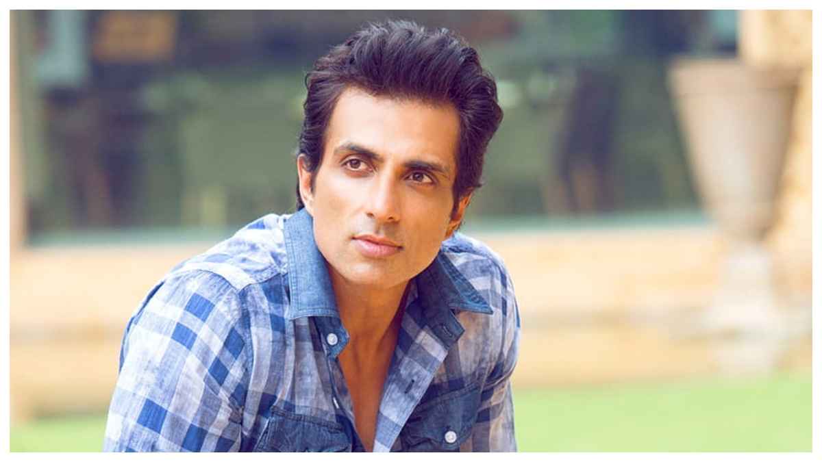 Sonu Sood का दिल छू लेने वाला वीडियो, दुकान पर पंक्चर लगाते दिखे एक्टर, फैंस बोले- ग्रेट मैन