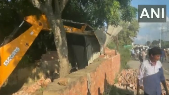 Sultanpur News, Sultanpur Crime News, BJP leader office demolished, bulldozer Action in Sultanpur