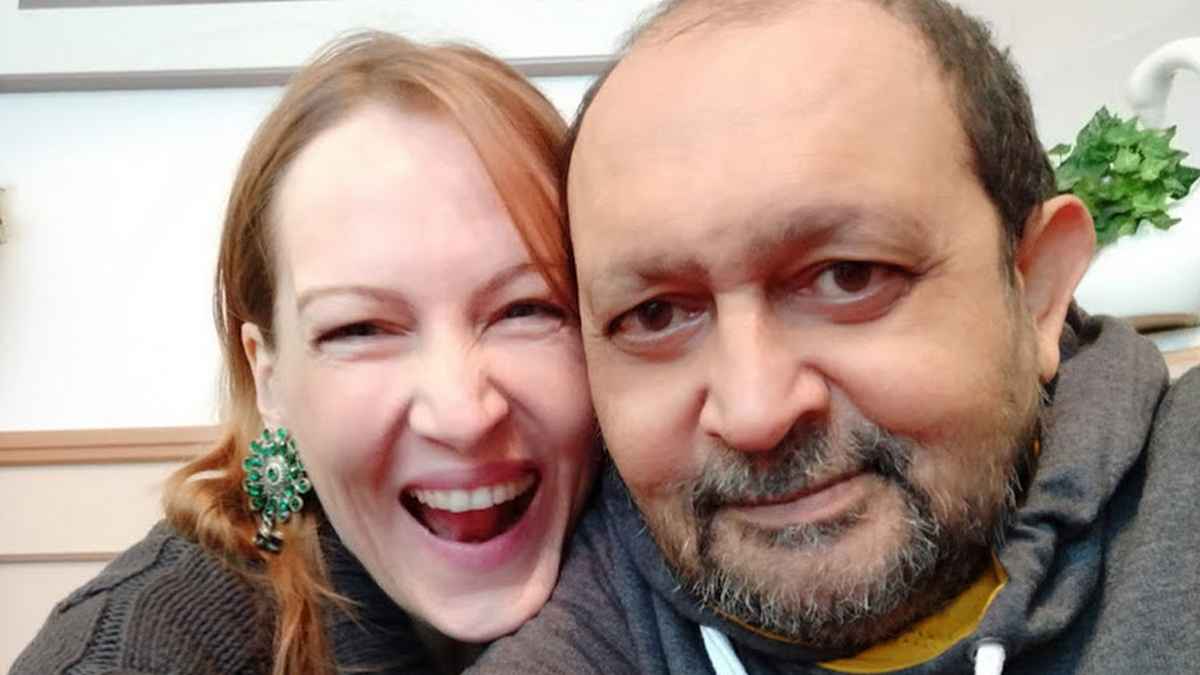 Akhil Mishra की पत्नी Suzanne Bernert ने सुलझाई एक्टर के मौत की गुत्थी, बताया कैसे हुआ 3 Idiots के 'लाइब्रेरियन दुबे जी' का निधन?