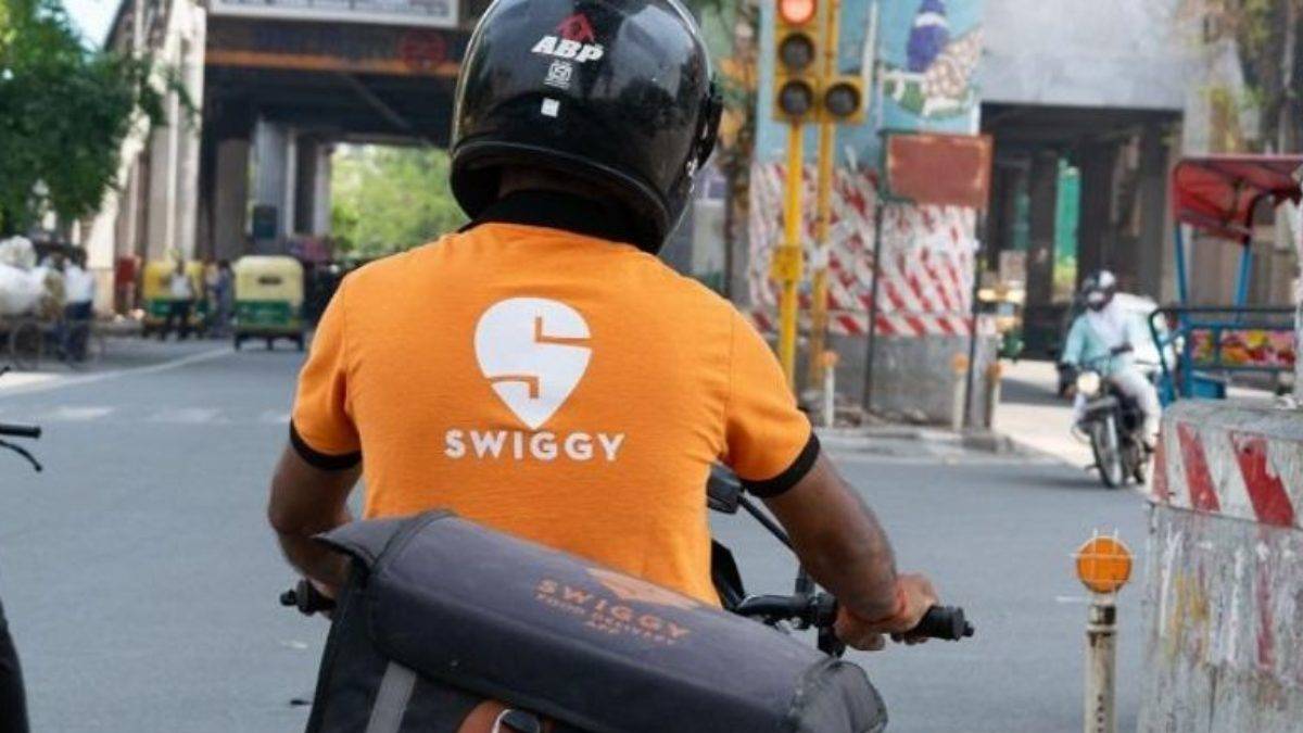 Swiggy Delivery Boy Robs Doctor Gold Chain Leaving Sorry Note