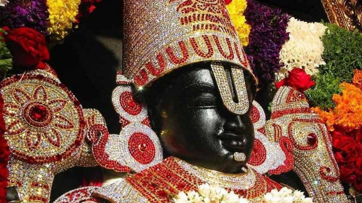 Tirupati Balaji Devotees Offer Gold Flowers