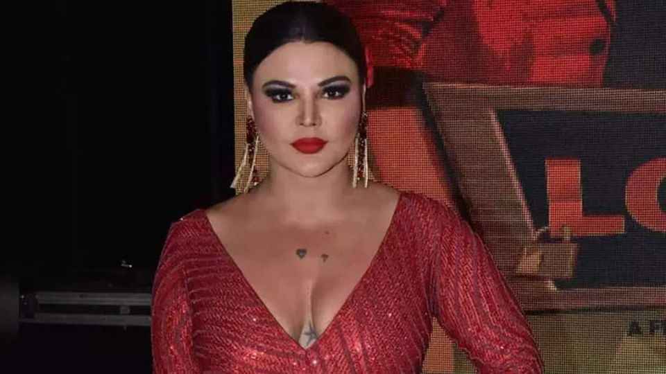 नए कारनामे के लिए ट्रोल हुईं Rakhi Sawant, जेसीबी पर चढ़कर ससुराल पहुंचीं ड्रामा क्वीन