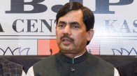 Shahnawaz Hussain Heart Attack: BJP नेता शाहनवाज हुसैन को पड़ा दिल दौरा, मुंबई के अस्पताल में भर्ती बीजेपी नेता और पूर्व केंद्रीय मंत्री शाहनवाज हुसैन को मंगलवार शाम को दिल का दौरा पड़ने की खबर सामने आई है। शाहनवाज हुसैन को हार्ट अटैक आने के बाद मुंबई तुरंत मुंबई के के लीलावती अस्पताल में भर्ती कराया गया। खबरों के मुताबिक, उन्हें शाम साढ़े 4 बजे के करीब हॉस्पिटल लाया गया। हॉस्पिटल के डॉक्टर जलील पारकर ने कहा कि दिल का दौरा पड़ने की वजह से शाहनवाज हुसैन को भर्ती कराया गया है, उनकी एंजियोप्लास्टी की गई है। फिलहाल हुसैन अभी आईसीयू में भर्ती है।