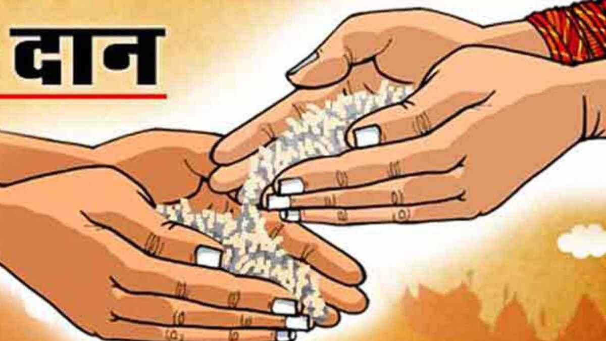 Astro Tips: दिन के अनुसार चुपचाप करें इन चीजों का दान, सुख-समृद्धि के साथ पैसों की भी होगी बारिश!