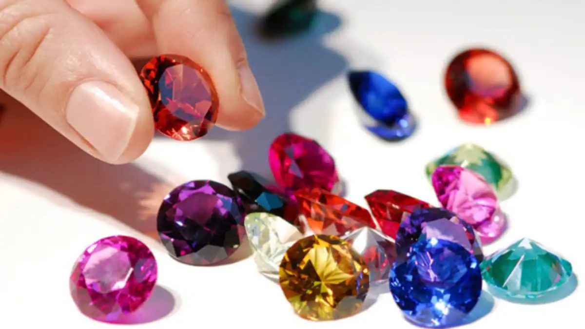Lucky Gemstone: सोई किस्मत को भी पल भर में संवारने की क्षमता रखते हैं ये 5 रत्न, गरीब भी बन सकता है अमीर