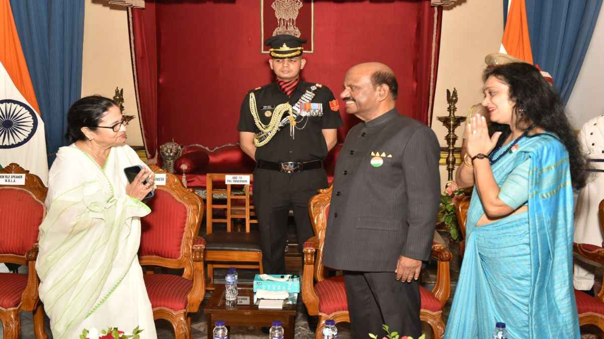 राज्य सरकारों की कार्यशैली पर आंसू बहाता धरियावद चरित्र