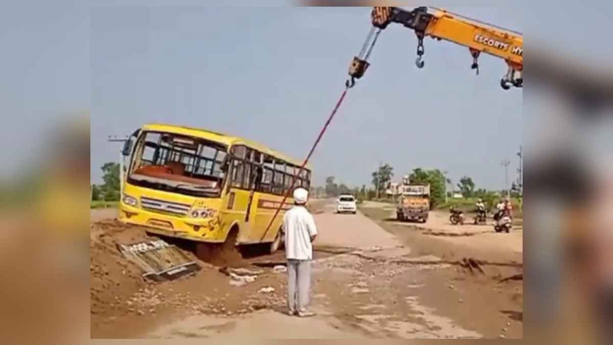 गुरदासपुर में पलटी स्कूल बस, बच्चों समेत 4 टीचर घायल, पेरेंट्स ने ड्राइवर पर लगाए गंभीर आरोप
