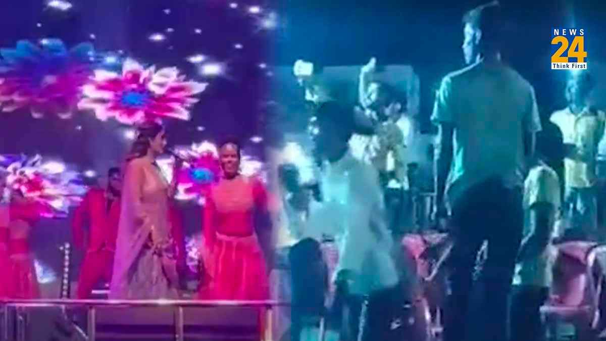 Singer Akshara Singh Show