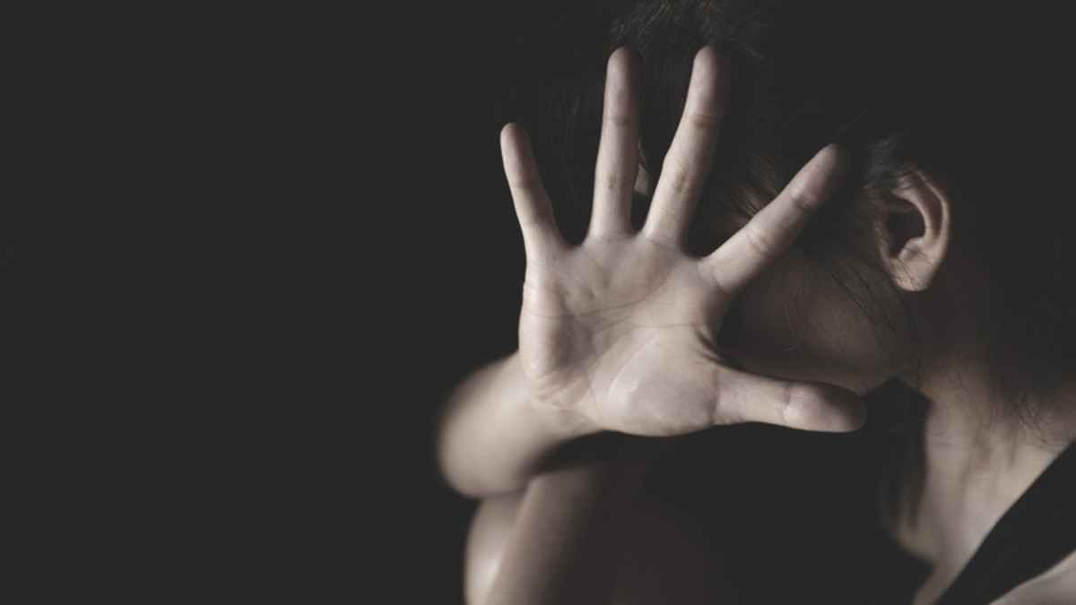 मेरठ में छात्रा के कपड़े फाड़ने की कोशिश, भीड़ देख मनचले भागे; अंबेडकर नगर में दुपट्टा खींचने से हुई थी लड़की की मौत
