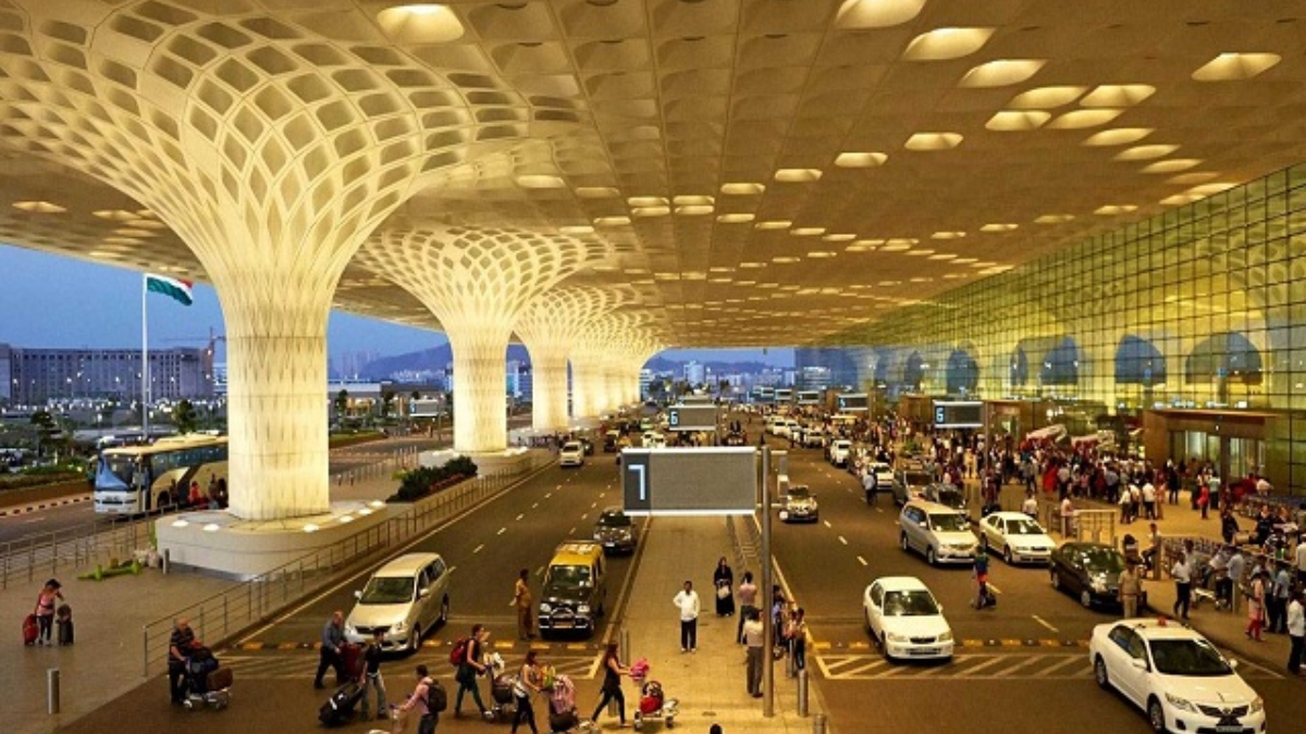 'मुंबई एयरपोर्ट पर नीले रंग के बैग में बम है', अज्ञात नंबर से आई कॉल