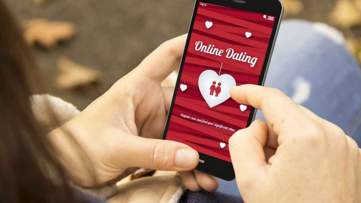 Online Dating: कहीं रोमांस न बन जाएं 'जी का जंजाल', ऑनलाइन डेट करते समय रखें इन बातों का ध्यान