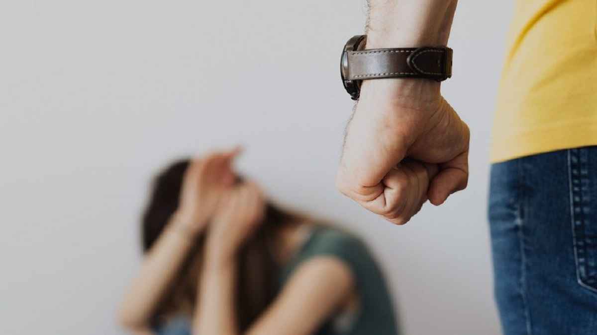 घरेलू हिंसा, लिव इन में मारपीट...बेटियों को कानून के तहत क्या अधिकार मिले जानिए
