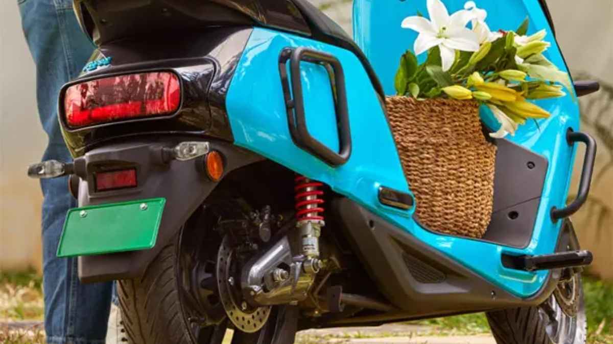 इलेक्ट्रिक स्कूटर लवर्स की बल्ले-बल्ले, इन 2 स्कूटरों में मिलती है 100 km की रेंज