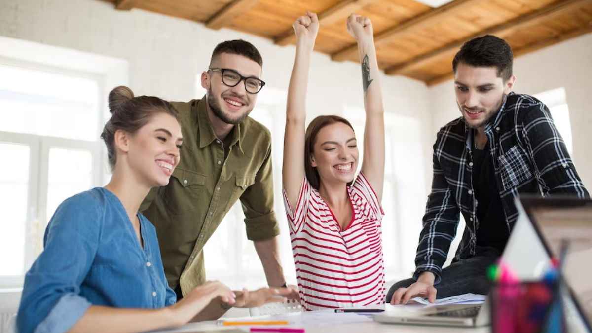 Workplace Etiquette: अगर इन बातों का रखेंगे ध्यान, तो वर्कप्लेस पर सबसे बने रहेंगे अच्छे रिश्ते