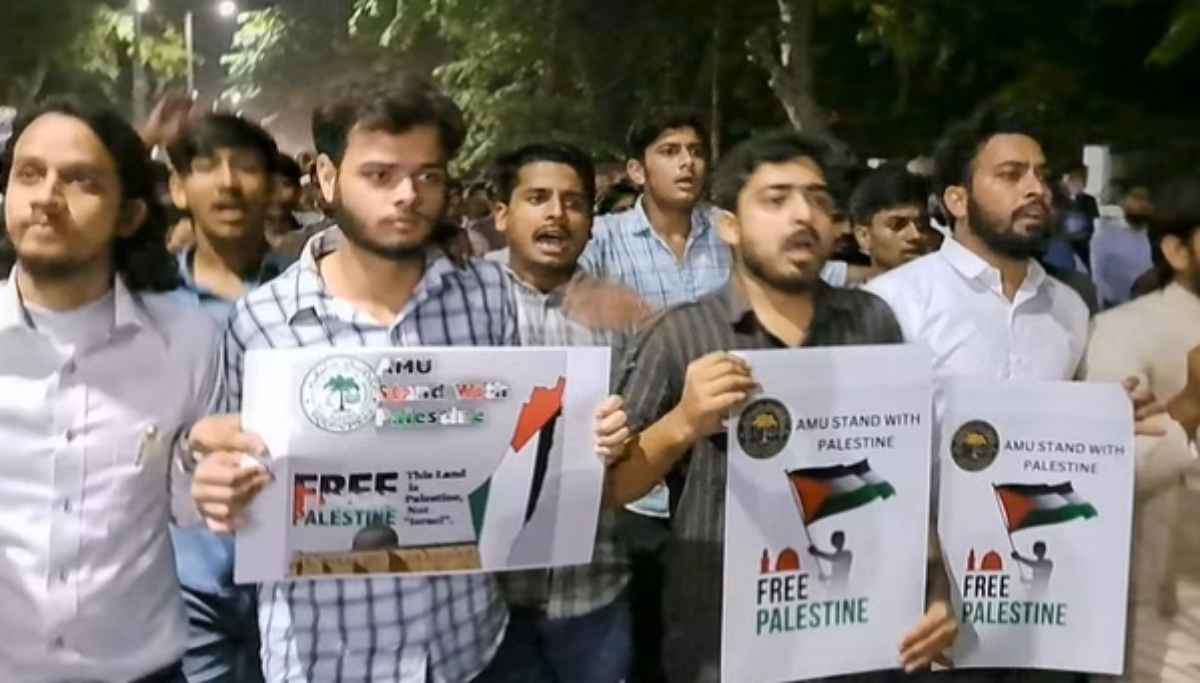 AMU के स्टूडेंट्स के खिलाफ FIR दर्ज; यूनिवर्सिटी की सड़कों पर लहराए थे 'एएमयू स्टैंड फिलिस्तीन' के पोस्टर