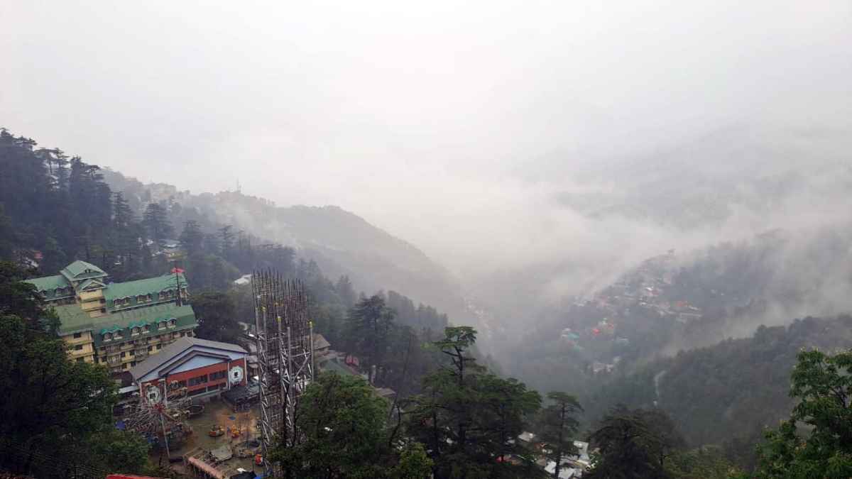 IMD Weather Forecast: पहाड़ों पर बर्फबारी ने बढ़ाई ठंड, उत्तर भारत के कई राज्यों में 20 डिग्री तक गिरा पारा, जानें मौसम का हाल