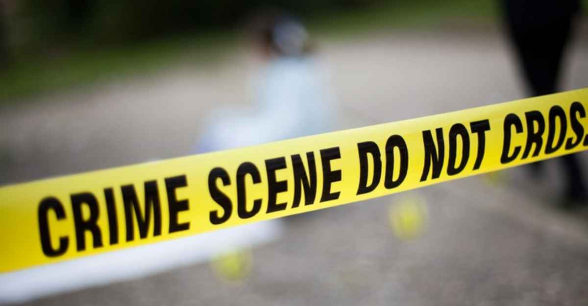 Muzaffarnagar: 'चार साल से चक्कर लगा रहा हूं', कहकर किसान ने डीएम के सामने ही उठाया खौफनाक कदम