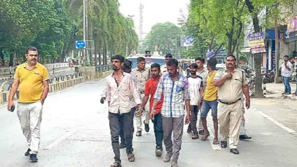 Chhattisgarh: DJ बजाने पर रोकने गए पुलिसकर्मी के साथ हाथापाई; फाड़ी वर्दी, 7 गिरफ्तार
