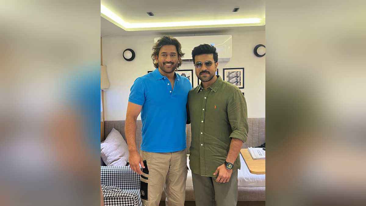 Actor Ram Charan meets Mahendra Singh Dhoni Actor Ram Charan meets Mahendra Singh Dhoni