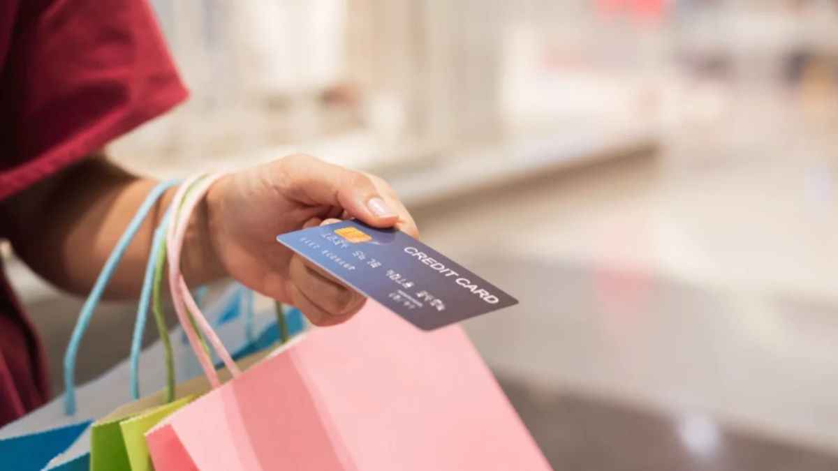 Credit Card लेने का ये सही समय, बैंक दे सकते हैं जल्द ही खुशखबरी