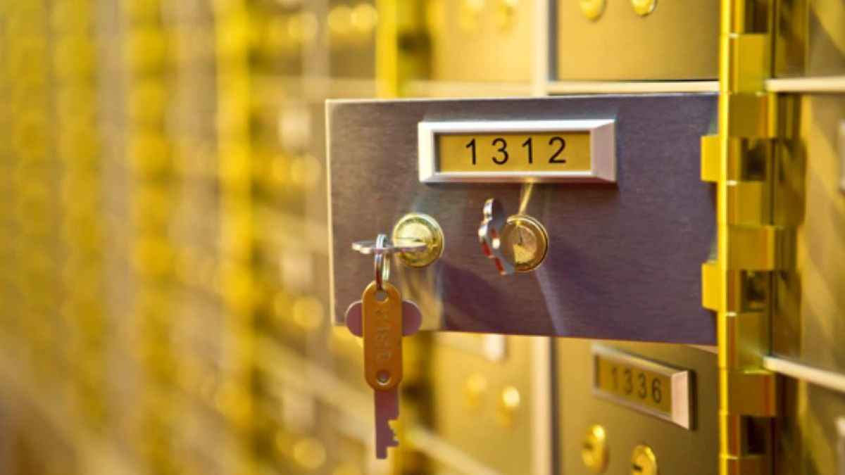 Bank Locker Guidelines: क्या बैंक लॉकर में रख सकते हैं कैश? RBI ने बताई है हर एक बात