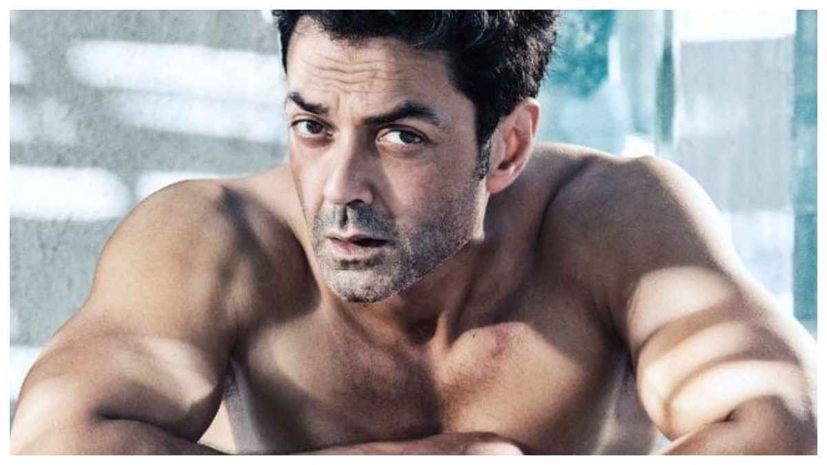 Photos Viral: 54 की उम्र में बॉबी देओल ने शर्टलेस होकर दिखाए एब्स, फैन बोले- हॉट ब्वॉय