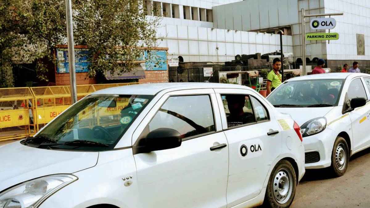 केजरीवाल सरकार ला रही नया नियम, Peak Hours में OLA-UBER कैब नहीं वसूल सकेंगे ज्यादा किराया