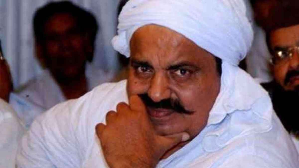 बाल सुधार गृह से रिहा हुए माफिया अतीक अहमद के दोनों बेटे, दर्जनों पुलिसकर्मियों के सामने हुई थी बाप-चाचा की हत्या