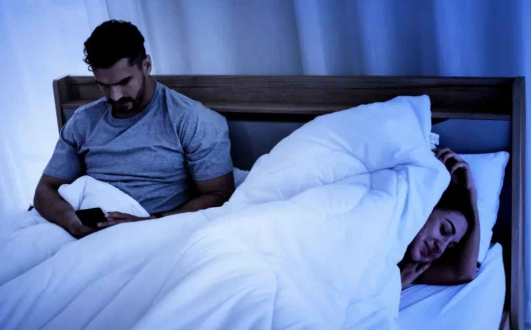 Survey : पति- पत्नी के बीच बेवफाई के मामले बढ़े, धोखेबाज पार्टनर को इन 6 संकेतों से पहचानें