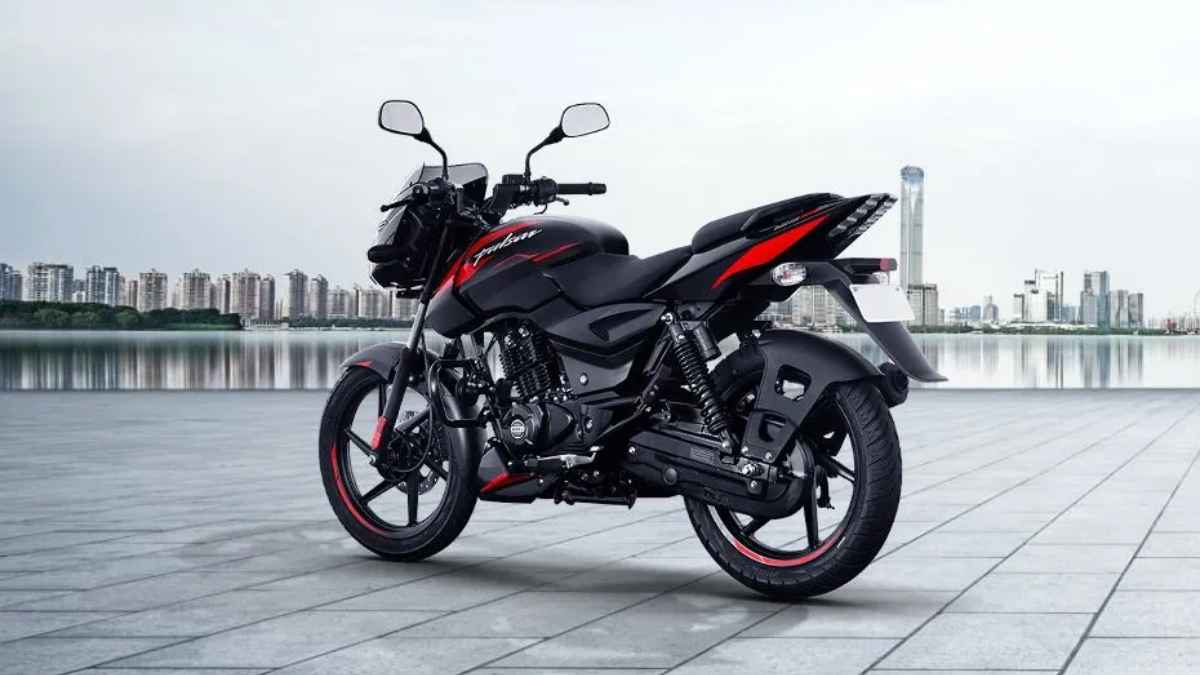 Bajaj की बाइक में 51 की माइलेज, कीमत 85 हजार से कम, 7 सेकंड में पकड़ती है रफ्तार