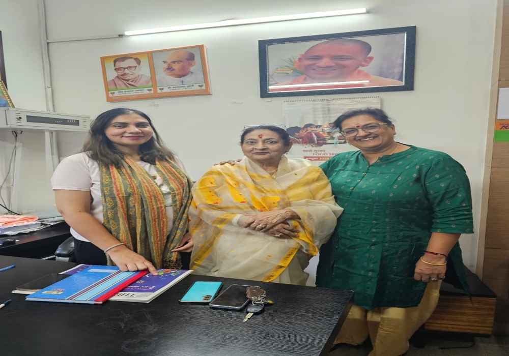 सोसाइटी चुनाव में तीन महिलाओं को चुनकर स्थानीय लोगों ने पेश किया नारी शक्ति का सशक्त उदाहरण