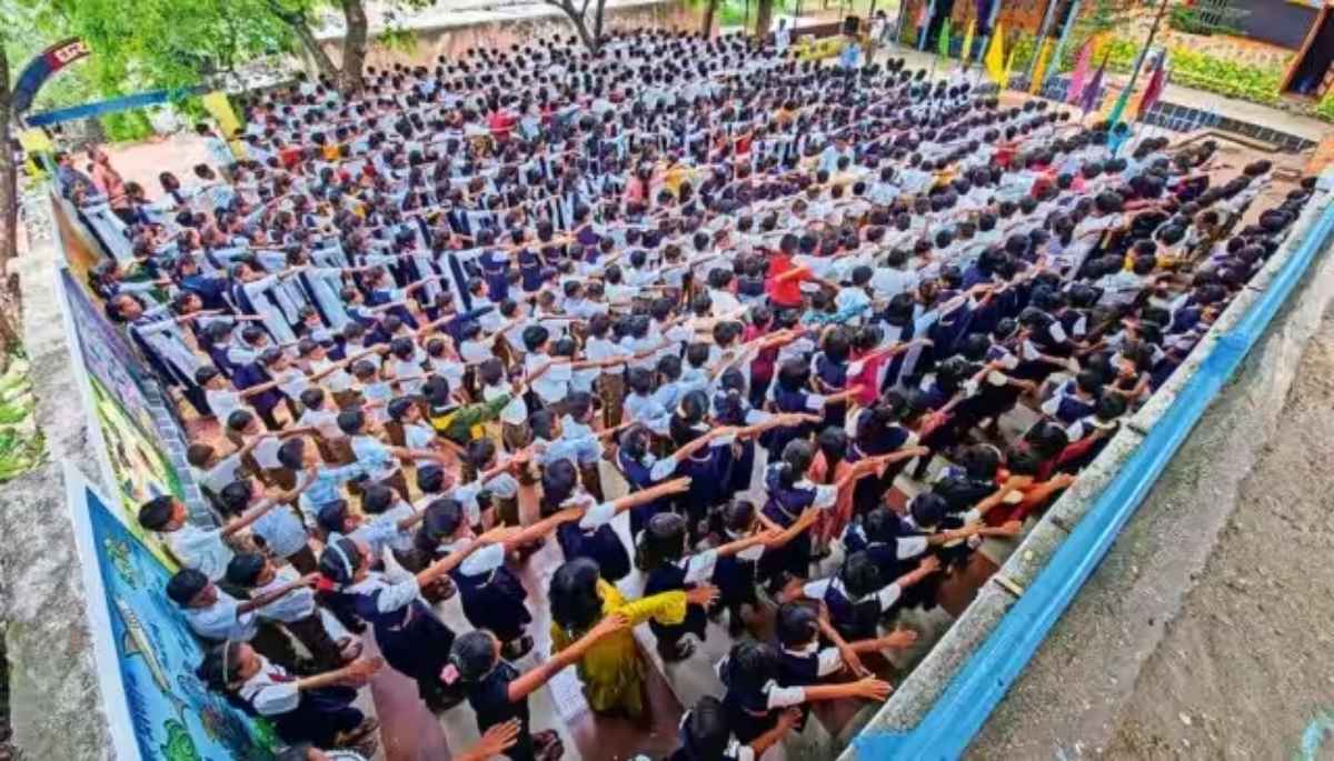 बाल विवाह रोकने में प्रशासन की मदद कर रहे स्कूली बच्चे, एक साथ लेते हैं सामूहिक शपथ