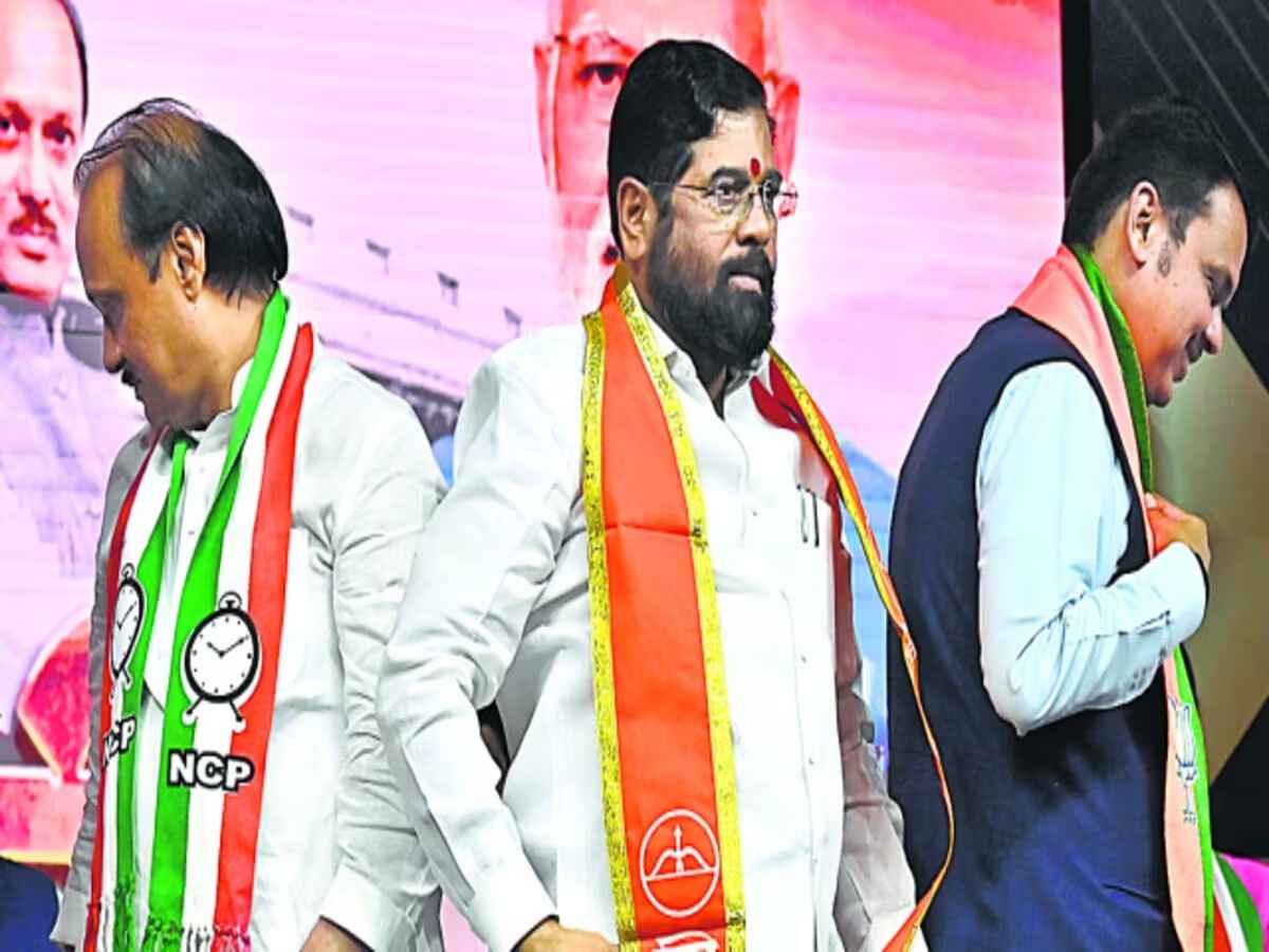अजीत पवार नाराज! दिल्ली पहुंचे शिंदे और फडणवीस, कैबिनेट विस्तार को लेकर हो सकती है चर्चा