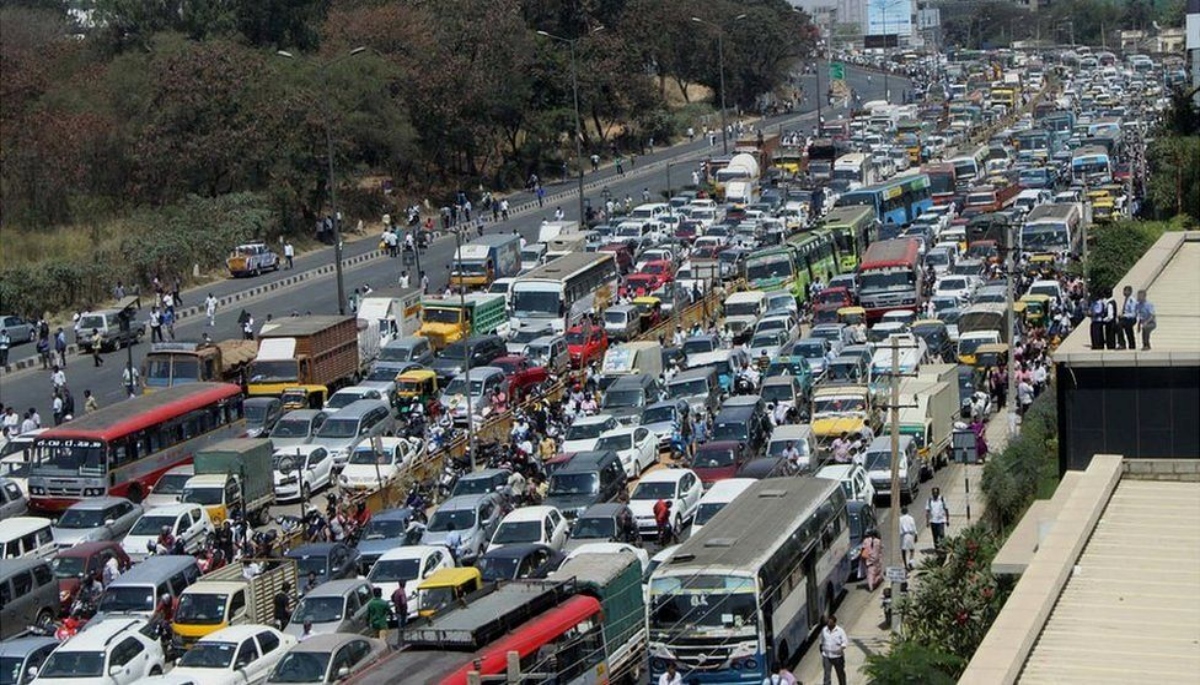 Congested. Bangalore Traffic Jam. Бангалор пробки. Автомобильный транспорт Индии. Бангалор Индия движение на дороге.