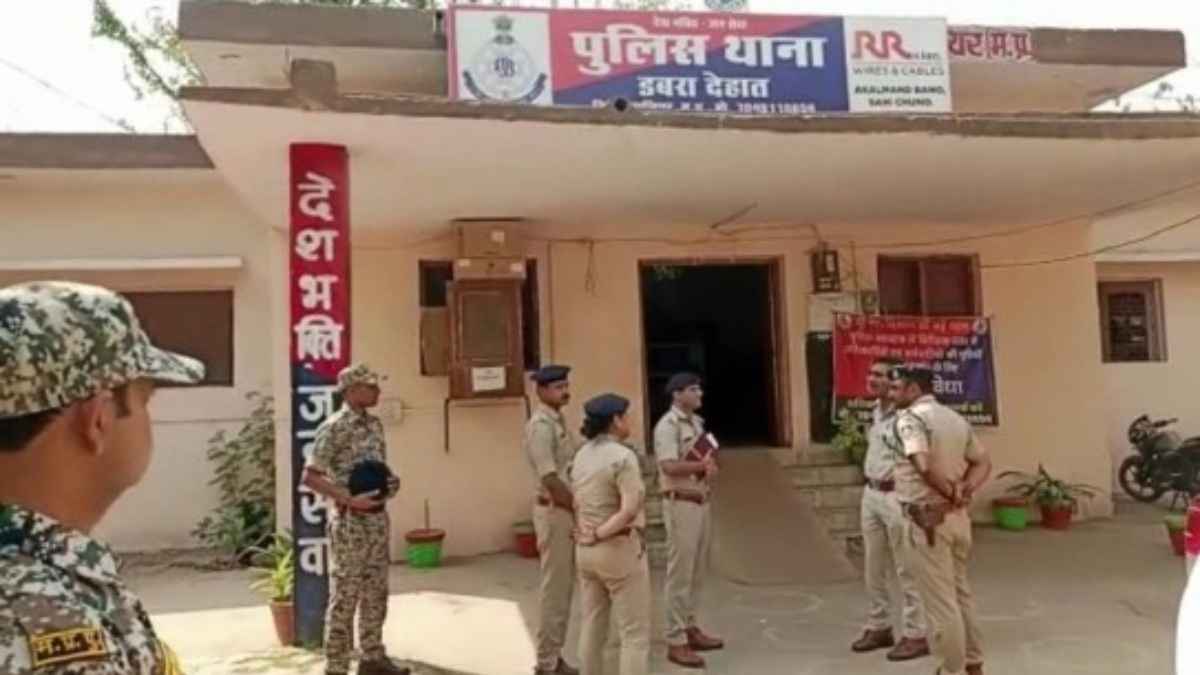 'घर में घुसकर रेप कर देंगे'... कहकर महिला को सालों तक ब्लैकमेल करता रहा आरोपी गोलू खान, पुलिस ने दर्ज की FIR