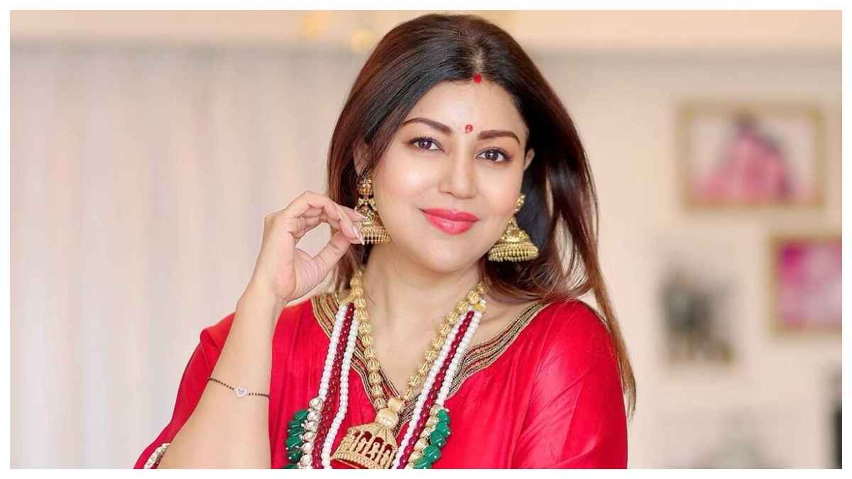 Debina Bonnerjee ने किया रैंप वॉक, दोनों बेटियों के साथ ट्विनिंग कर दिखाया जलवा