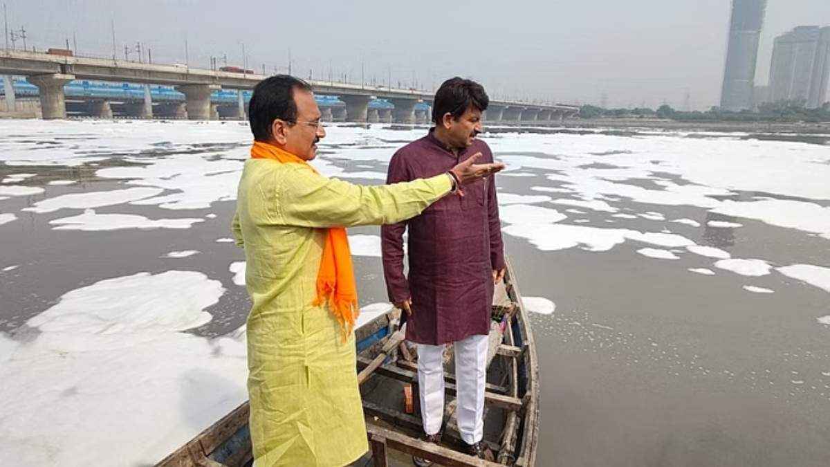 दिल्ली में छठ पूजा की तैयारियों को लेकर केजरीवाल पर भड़के मनोज तिवारी, यमुना की बदहाली के लिए ठहराया जिम्मेदार