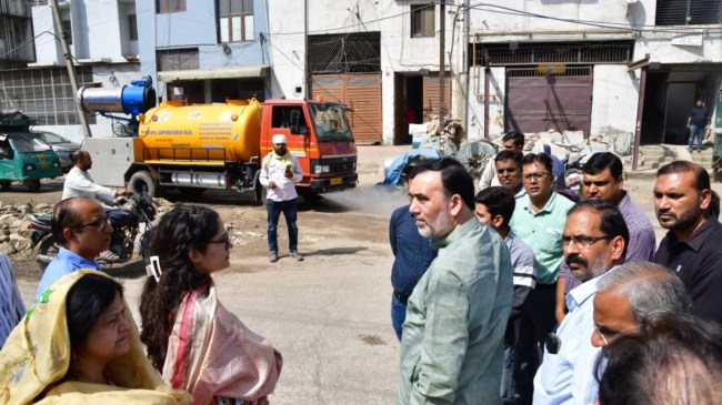 Anti-Dust Campaign: दिल्ली सरकार ने प्रदूषण के खिलाफ शुरू किया एंटी डस्ट कैंपेन, वजीरपुर हॉट स्पॉट का गोपाल राय ने किया निरक्षण