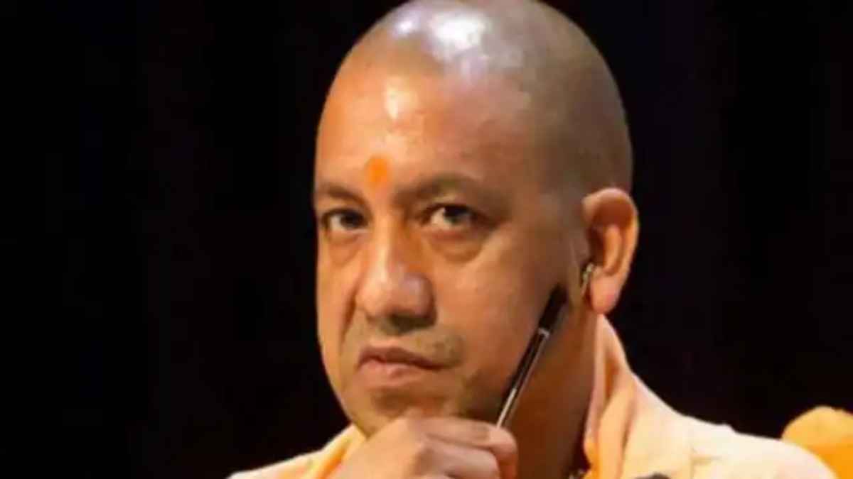 देवरिया हत्याकांड में 15 के बाद 23 और अधिकारियों पर गिरी गाज; CM योगी का डबल एक्शन
