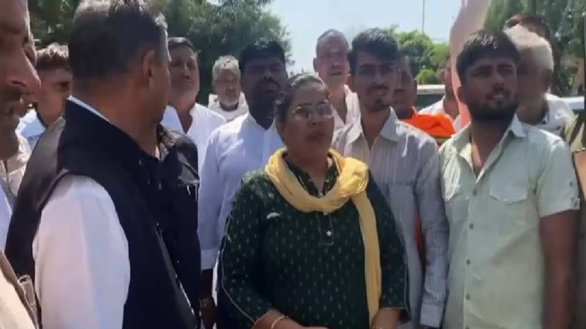 Rajasthan Elections 2023 Former MLA's daughter beats brother with slippers For Ticket