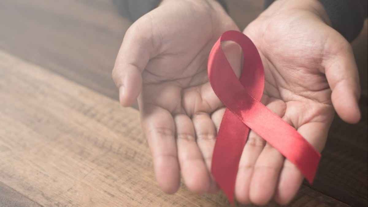 HIV+ युवक ने की शादी, पत्नी के बाद बेटी भी हुई संक्रमित, अब शख्स ने कर ली आत्महत्या
