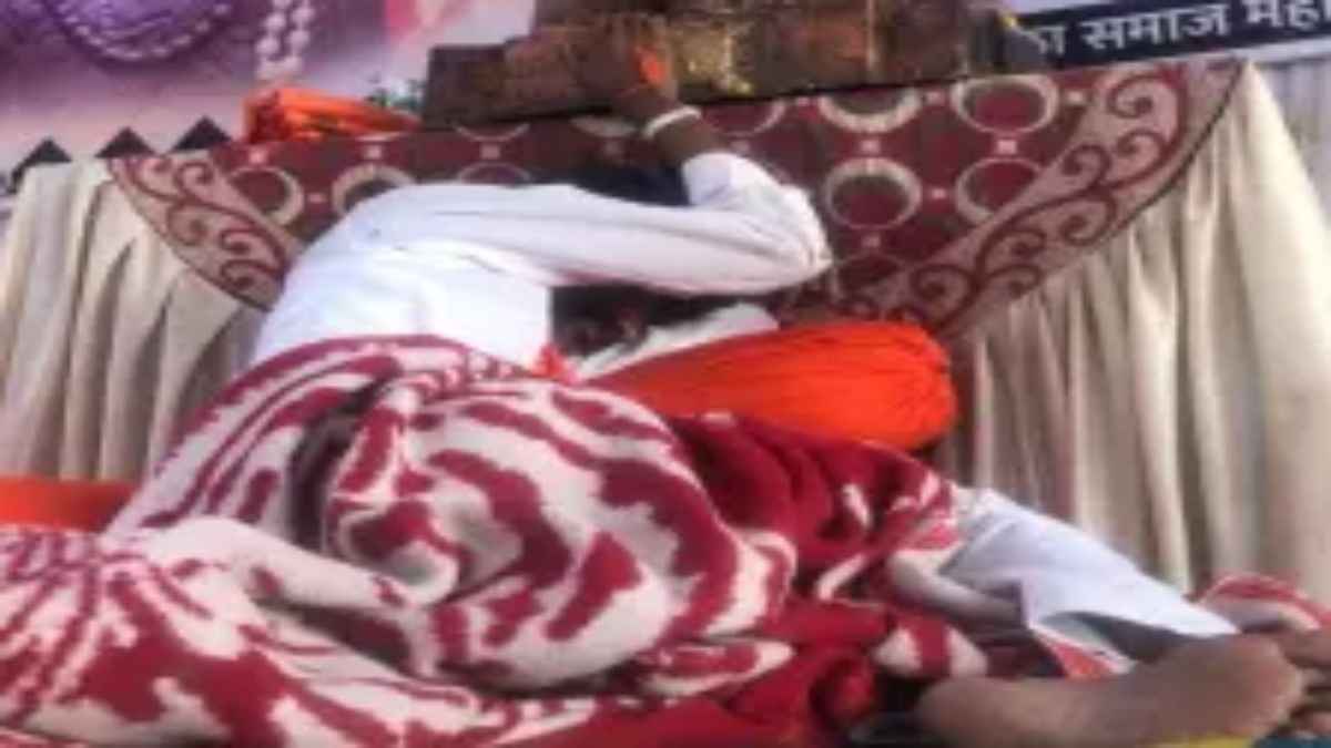 आमरण अनशन के पांचवे दिन मनोज जरांगे की तबियत बिगड़ी, मीडिया से बातचीत करते हुए हाथ कांपे