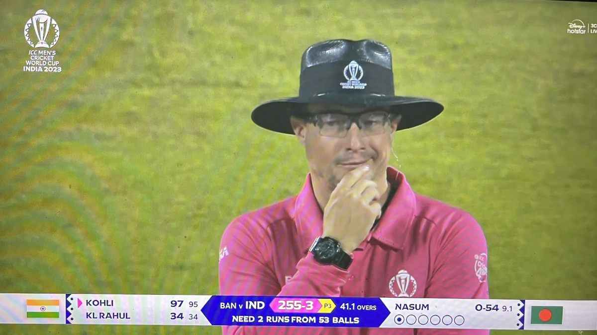 IND vs BAN: क्या विराट कोहली की सेंचुरी देखना चाहते थे अंपायर रिचर्ड केटलबोरो? बॉल को नहीं दिया वाइड