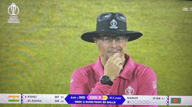 IND vs BAN: Umpire Richard Kettleborough does not give wide ball to see Virat Kohli Century