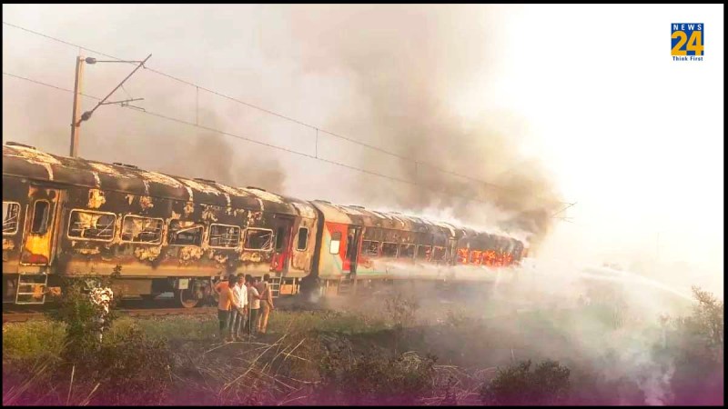 Fire breaks out in Patalkot Express in Agra, Patalkot Express, Patalkot Express Accident, Agra News, Railway News
